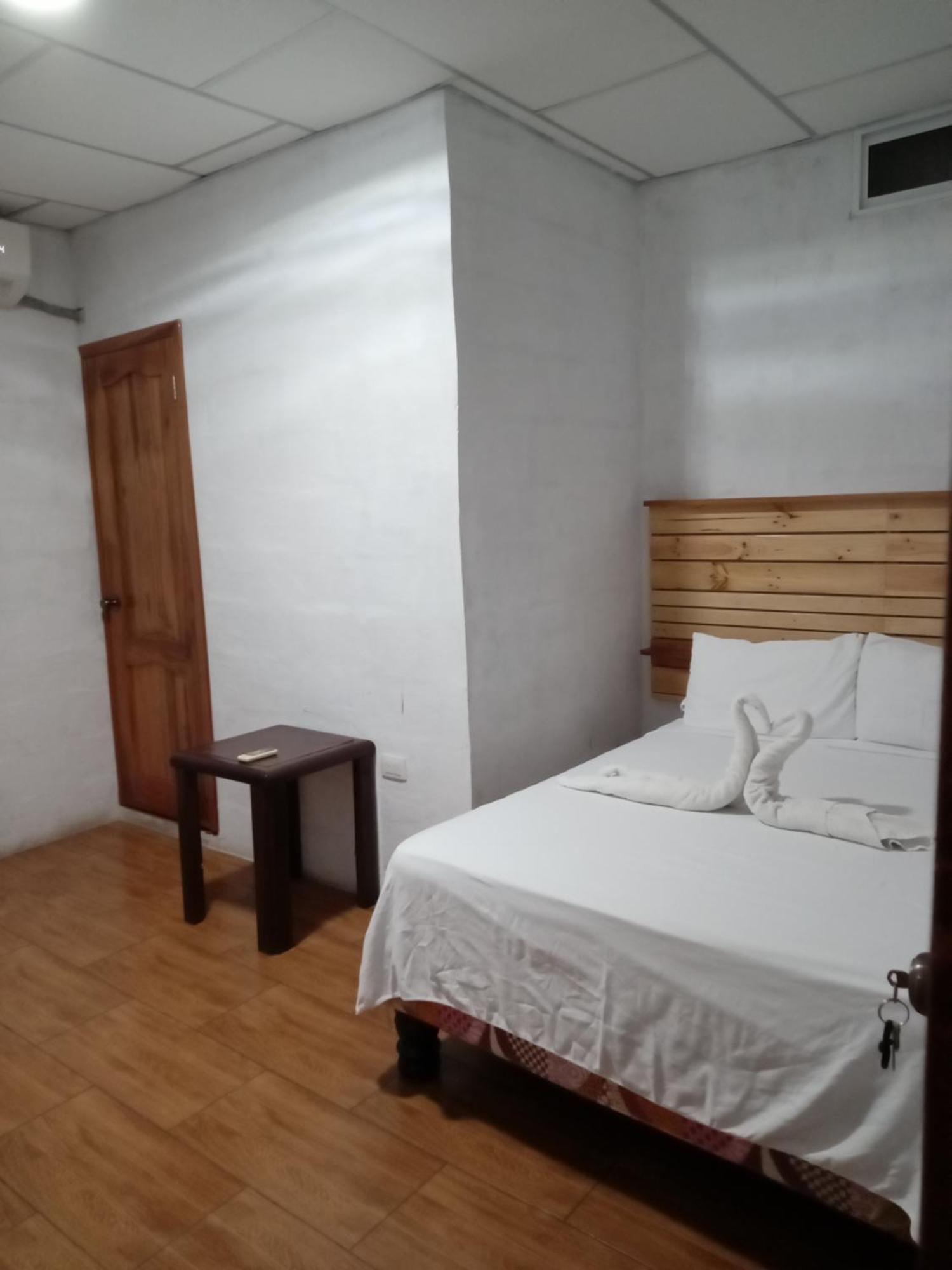 Casa De Alexis 호텔 푸에르토 바케리조 모레노 외부 사진